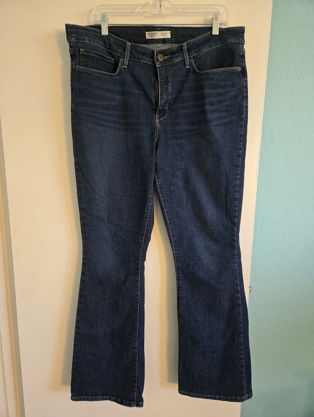 Levi's Gold Totally Shaping Bootcut Jeans Size 16